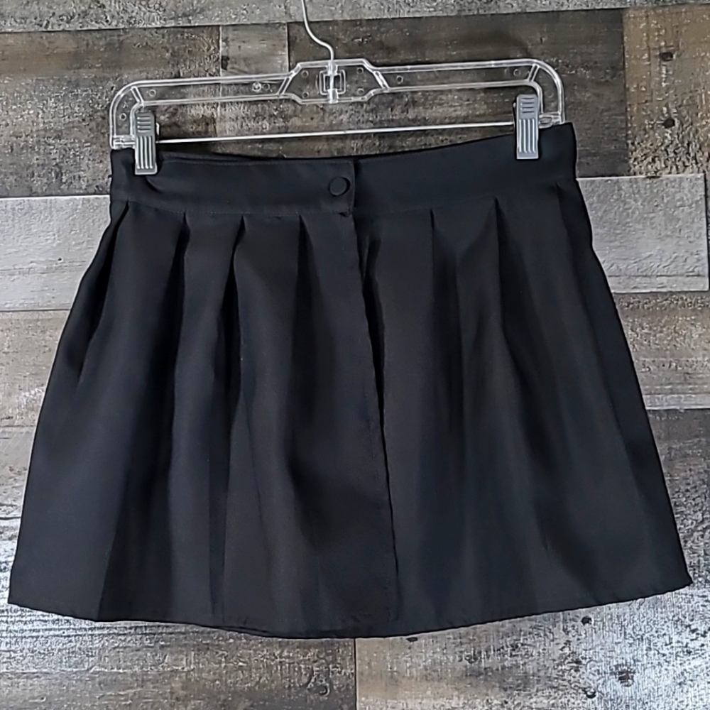 Spirit Halloween Size Medium black skirt with adjustable button closure